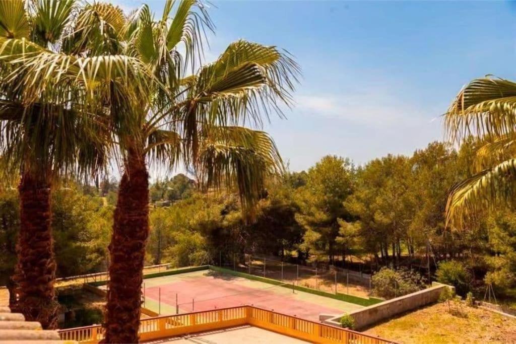 Villa Golf Sitges 比利亚努埃瓦-赫尔特鲁 外观 照片